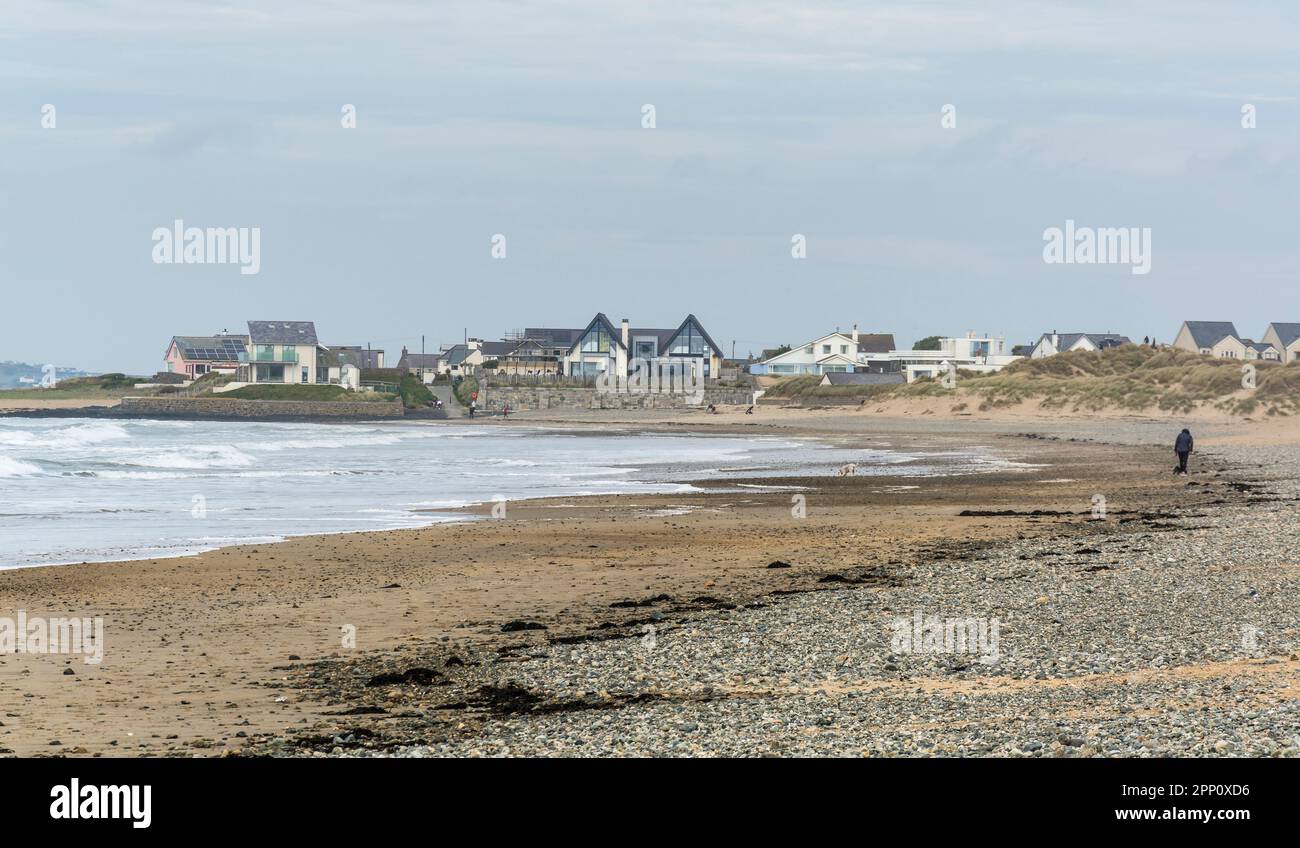 Vista sulla spiaggia di Traeth Llydan, Rhosneigr, Anglesey, Galles del Nord, Regno Unito. Taken on 4th April 2023. Foto Stock