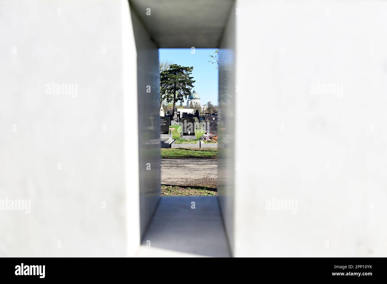 Vienna, Austria. Cimitero centrale di Vienna. Vista della Chiesa di Carlo Borromeo presso il Cimitero Centrale Foto Stock