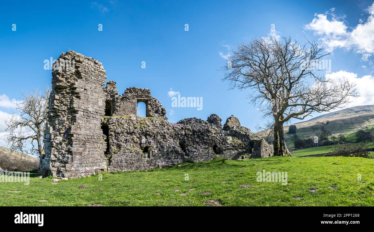 Il castello di Pendragon a Mallerstang nelle Dales Cumbria è stato dichiarato come la casa di Uther Pendragon, il padre di Re Artù Foto Stock