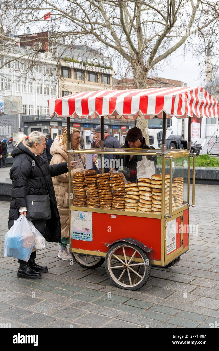 Venditore di pane di strada, Istanbul, Turchia Foto Stock