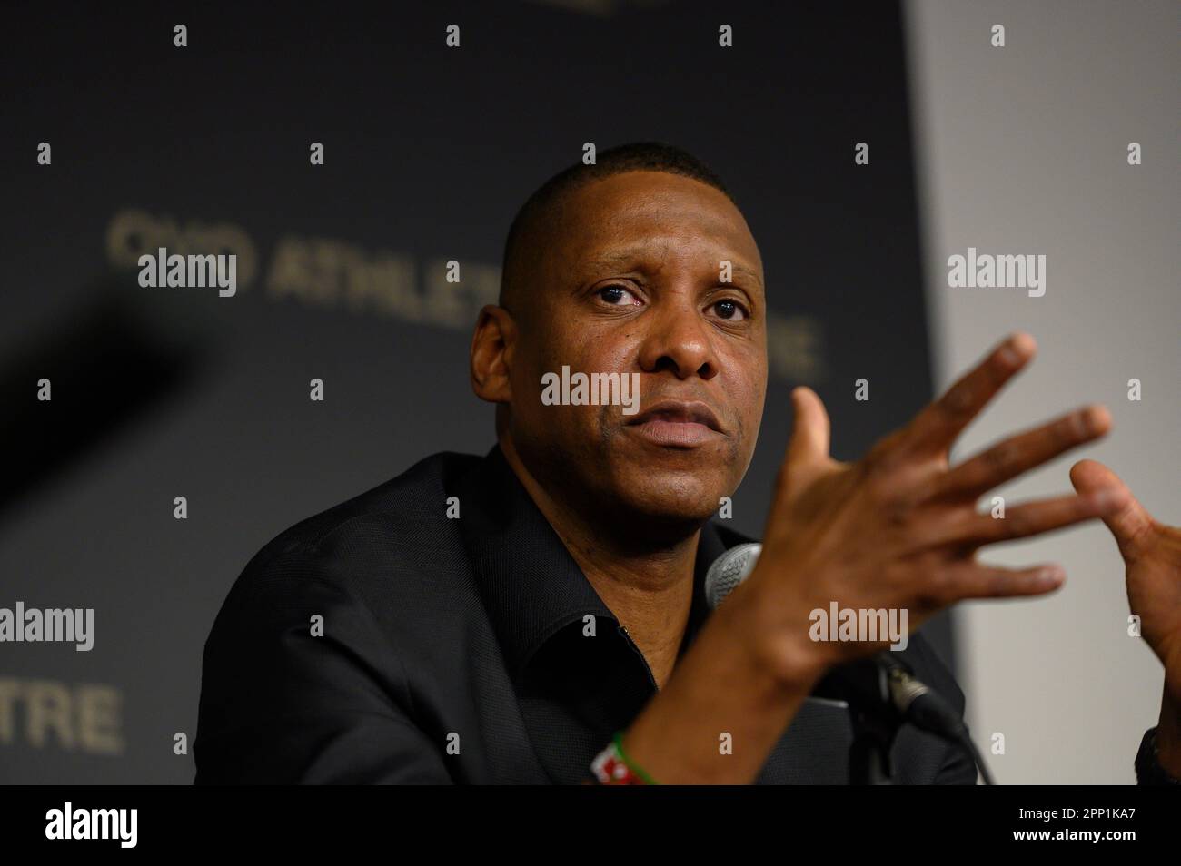 Toronto, Canada. 21st Apr, 2023. 21 aprile 2023, Toronto, ON, Canada: Il presidente dei Raptors di Toronto Masai Ujuri partecipa ad una conferenza stampa a Toronto, venerdì 21 aprile 2023. I Raptors hanno annunciato venerdì che avevano sparato l'allenatore capo Nick Nurse dopo cinque stagioni. (Credit Image: © Christopher Katsarov/The Canadian Press via Credit: Zuma Press/Alamy Live News Foto Stock