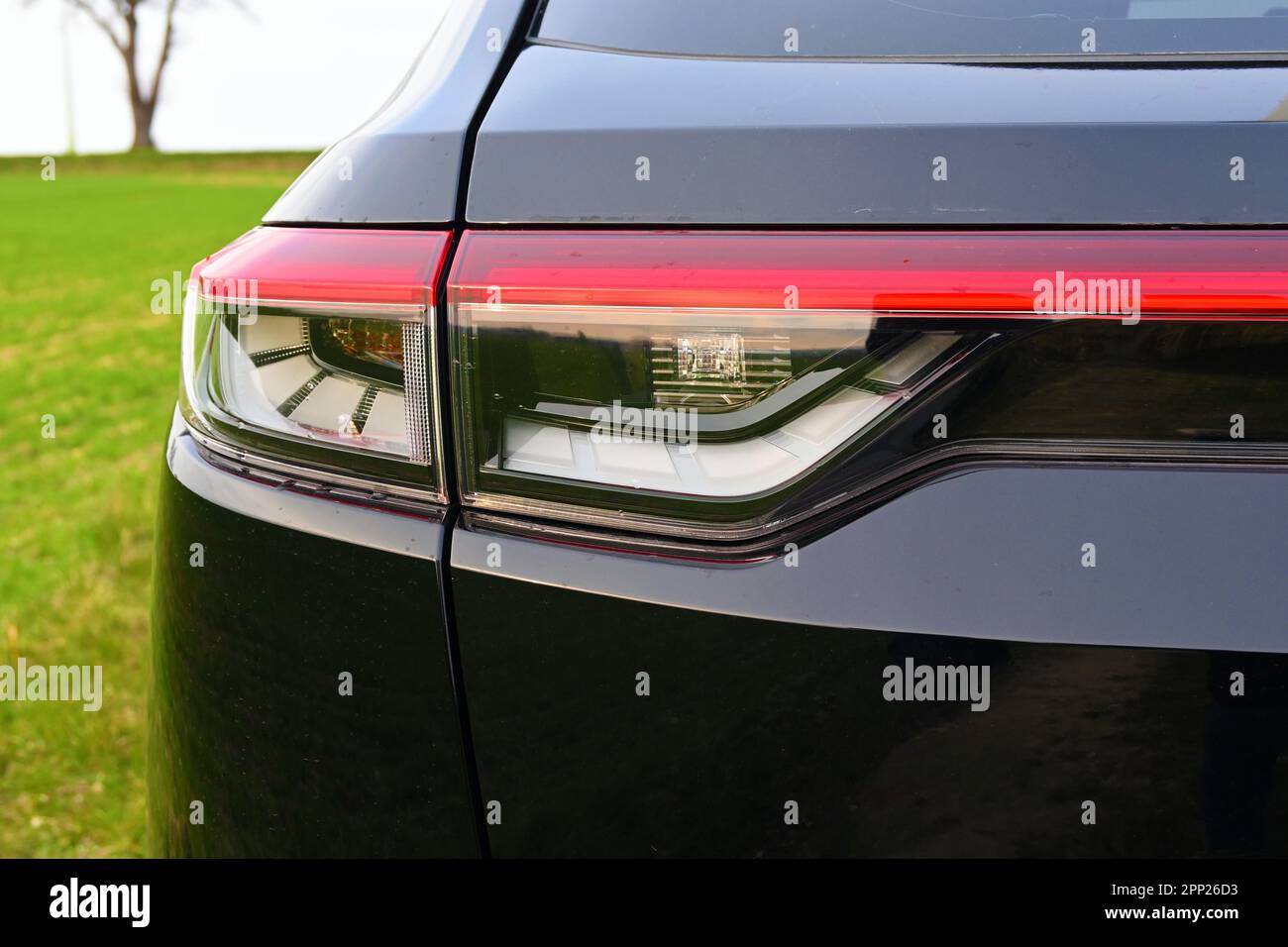 Puck, Polonia - 16 aprile 2023: Luci posteriori del nuovo modello di Honda HR-V ibrido Foto Stock