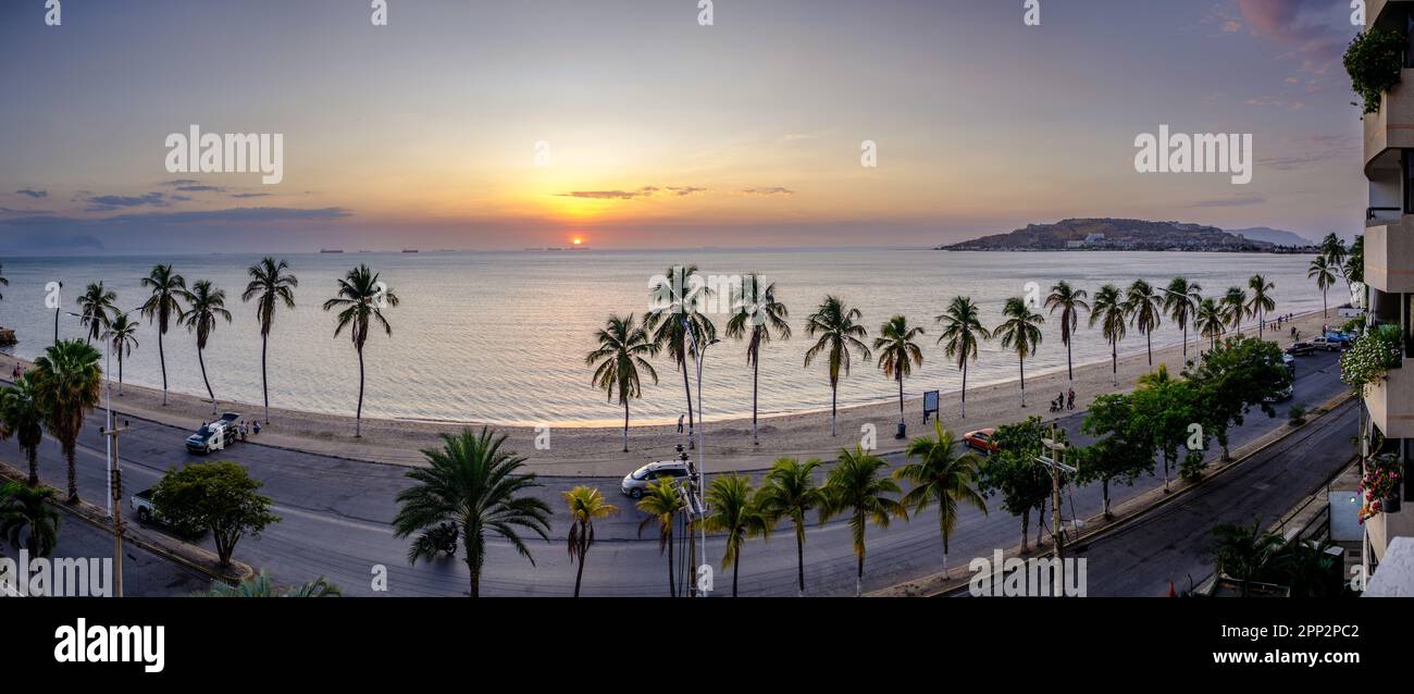 Playa Mansa è una spiaggia venezuelana situata a Lecheria, Anzoategui dove si può trovare il calore del sole. Foto Stock