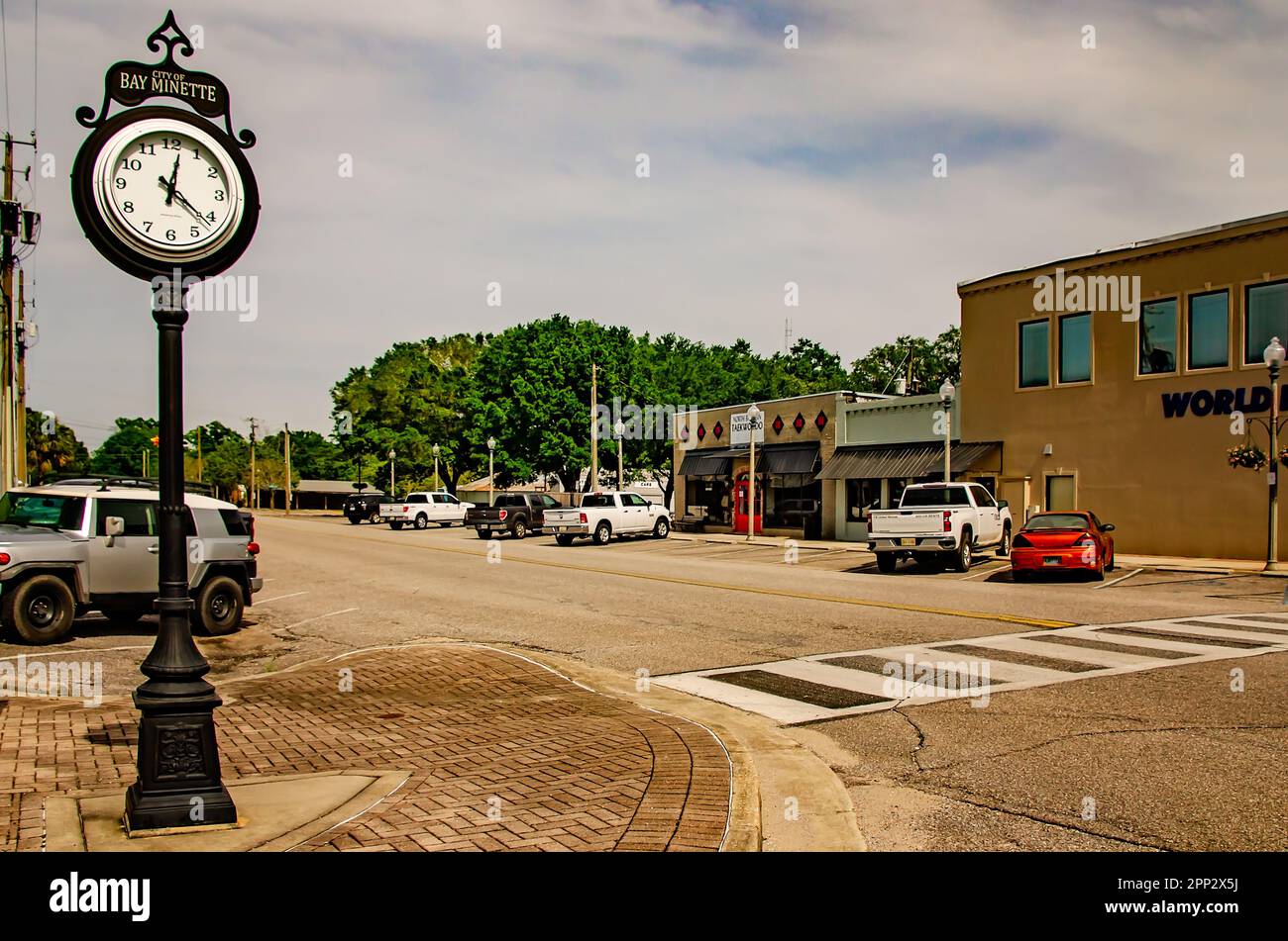 Un orologio di strada è illustrato, 16 aprile 2023, a Bay Minette, Alabama. Gli orologi da strada, noti anche come post-orologi, hanno avuto origine negli anni '1860s. Foto Stock