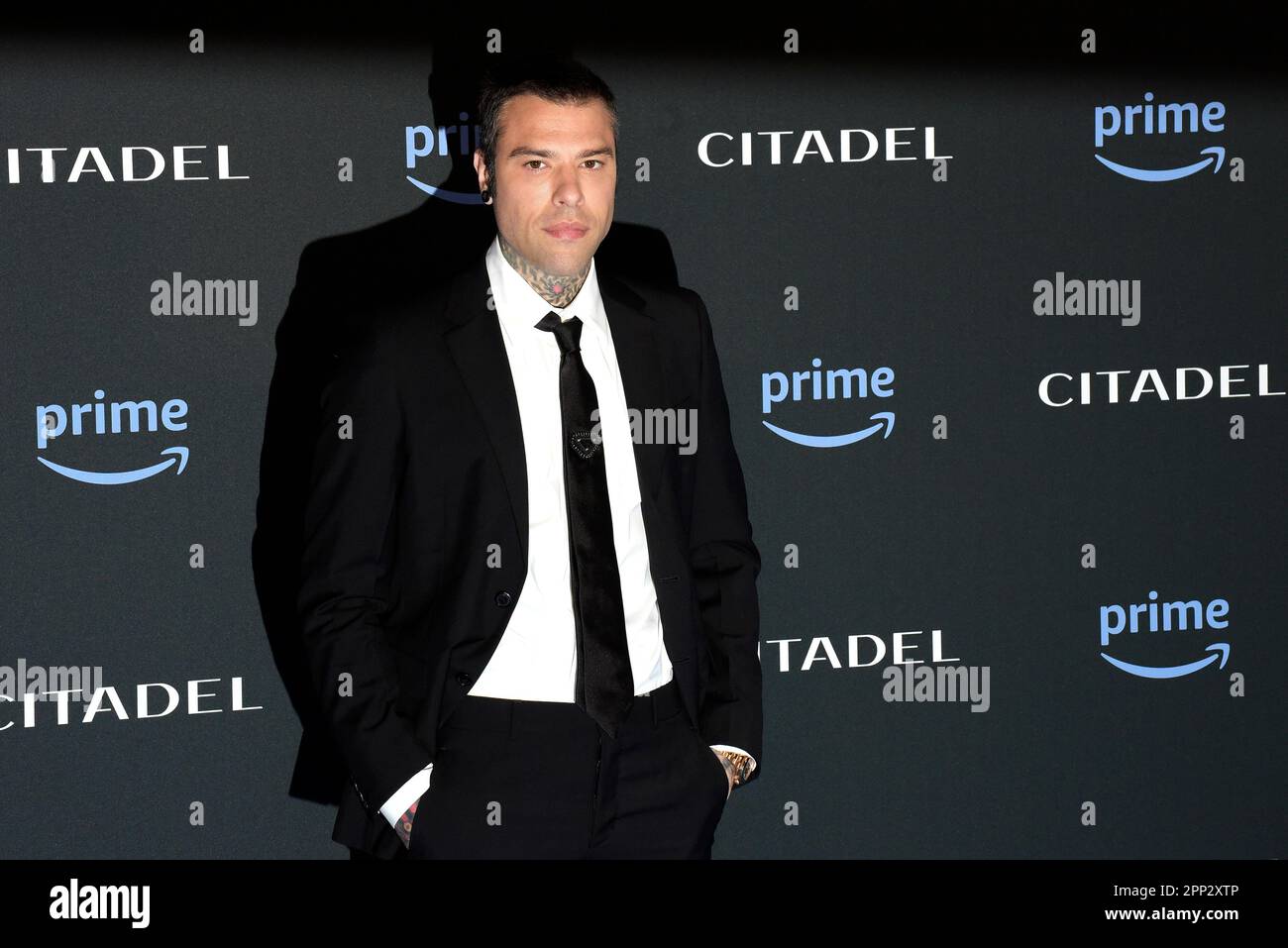 Roma, Italia. 21st Apr, 2023. Fedez partecipa alla prima serie televisiva Citadel a Roma. Credit: Vincenzo Nuzzolese/Alamy Live News Foto Stock