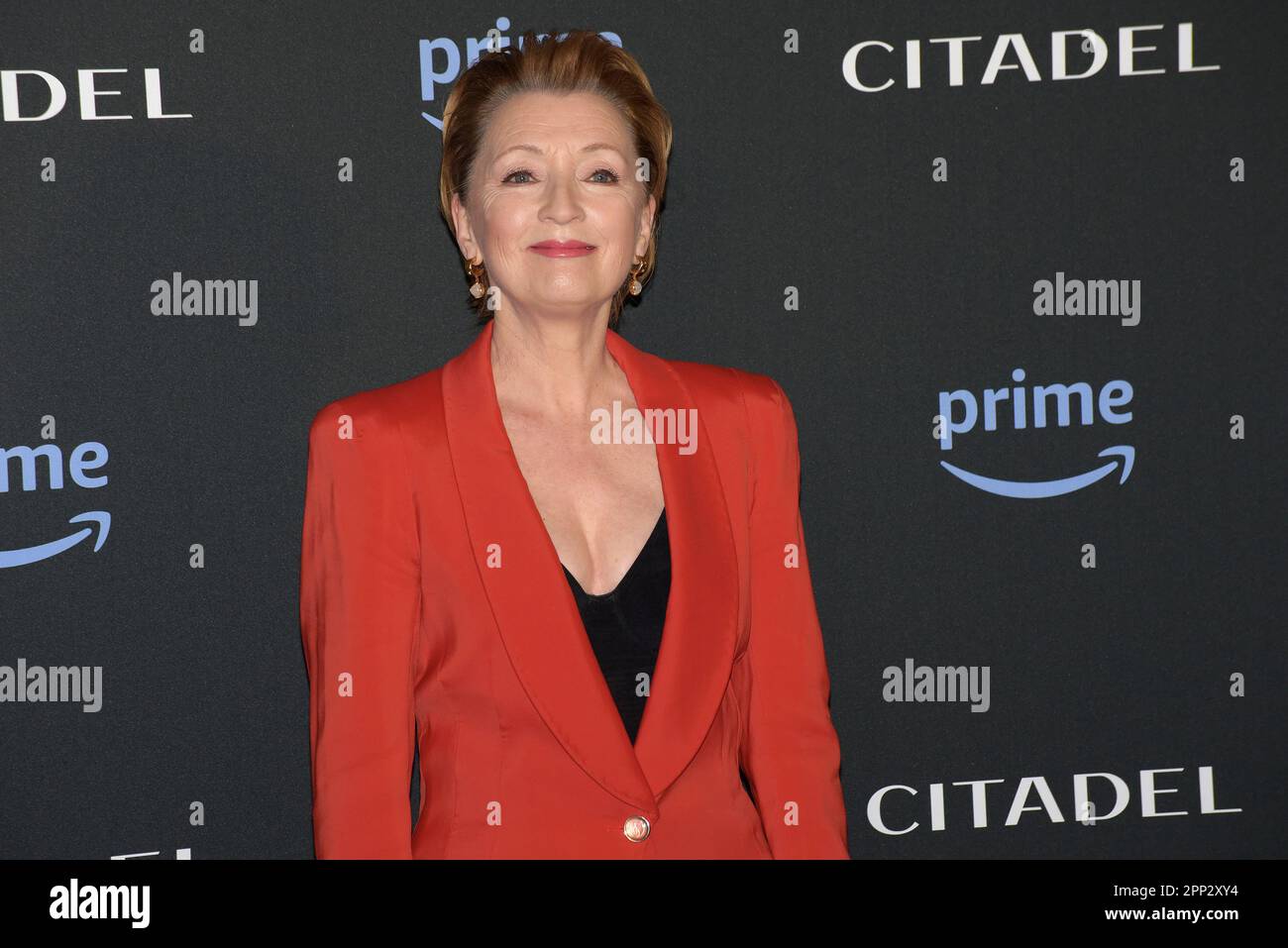 Roma, Italia. 21st Apr, 2023. Lesley Manville partecipa alla prima serie televisiva Citadel a Roma. Credit: Vincenzo Nuzzolese/Alamy Live News Foto Stock