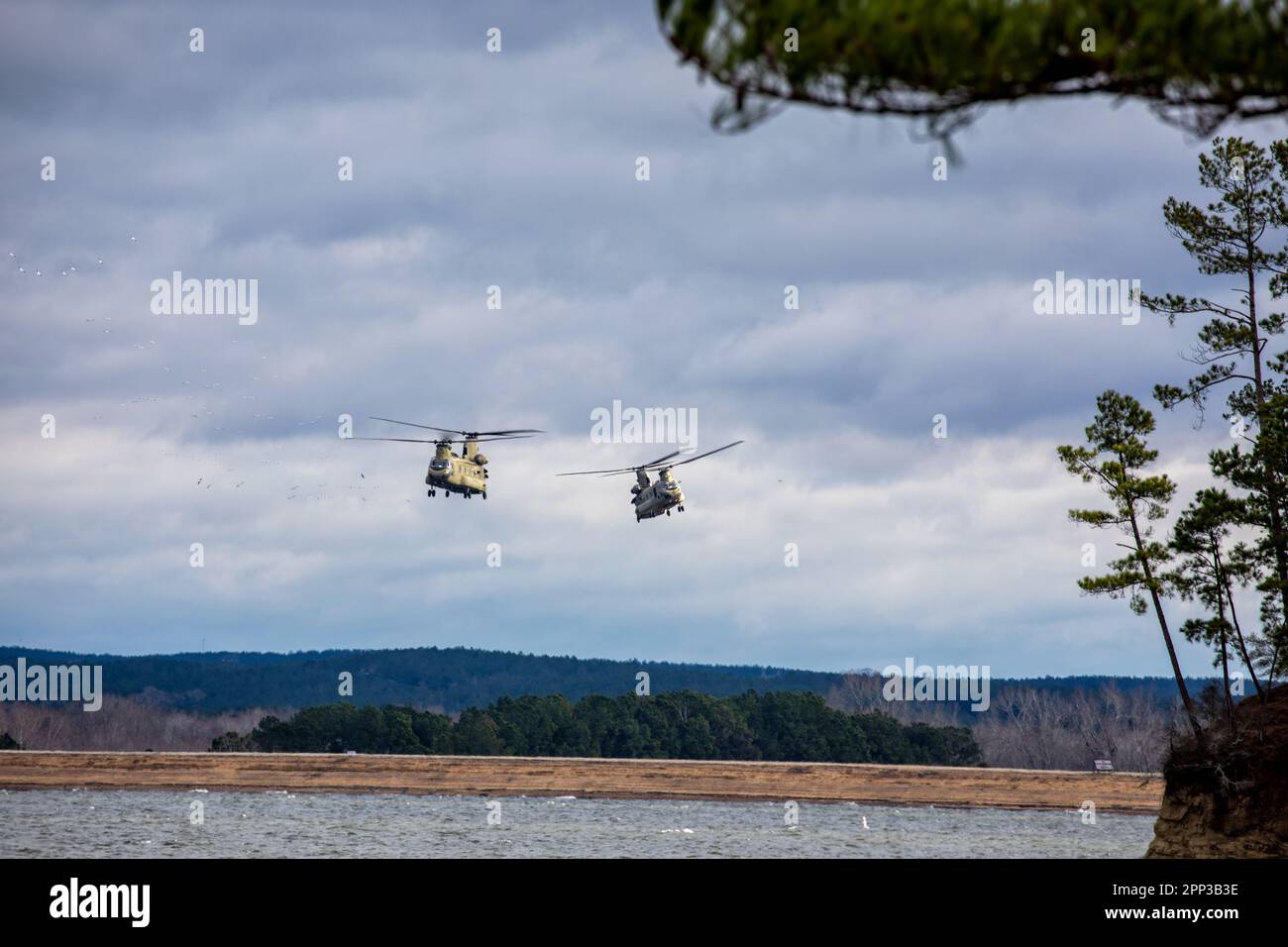 I soldati si sfidano nell'evento di Helocast durante la migliore competizione Medica dell'esercito a Fort Polk, Laos. Dal 22 al 26 gennaio 2023. Foto Stock