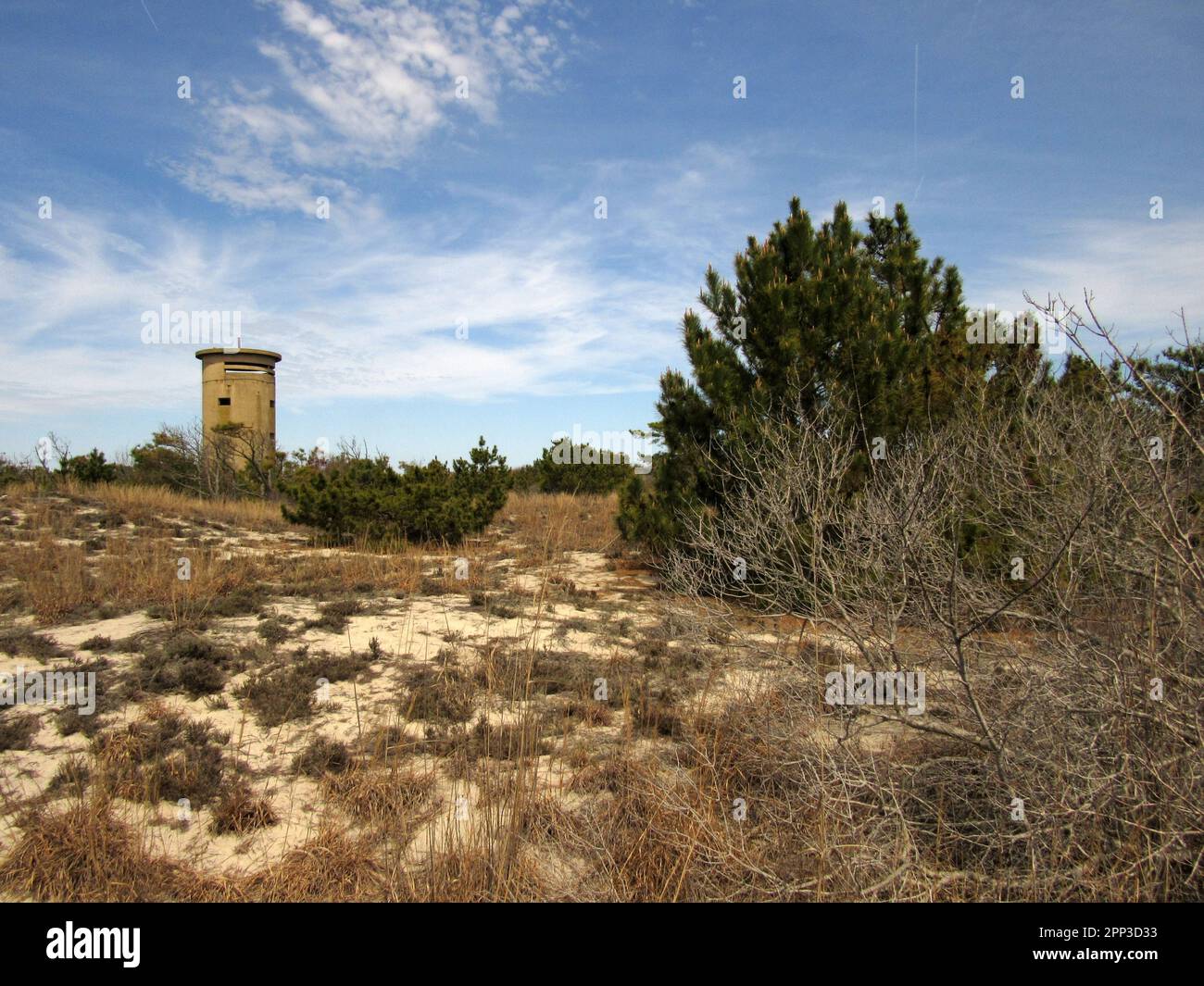 Torre di controllo del fuoco n° 1 a Fenwick Island, Delaware, una delle 11 torri di osservazione dell'esercito della seconda guerra mondiale lungo la costa del Delaware. Foto Stock
