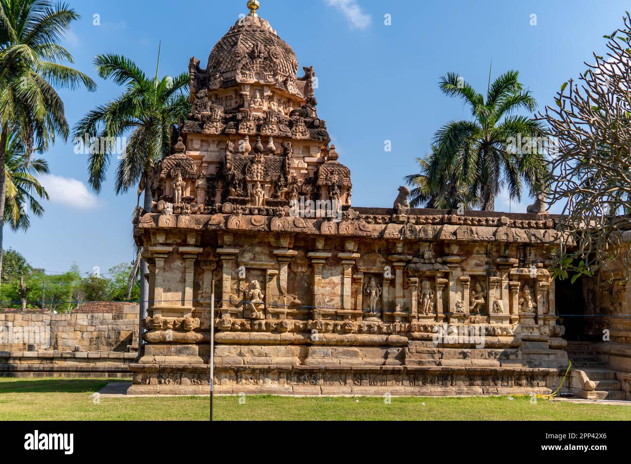 All'interno del complesso del tempio Gangai Konda cholapuram si trova un antico tempio indù Foto Stock