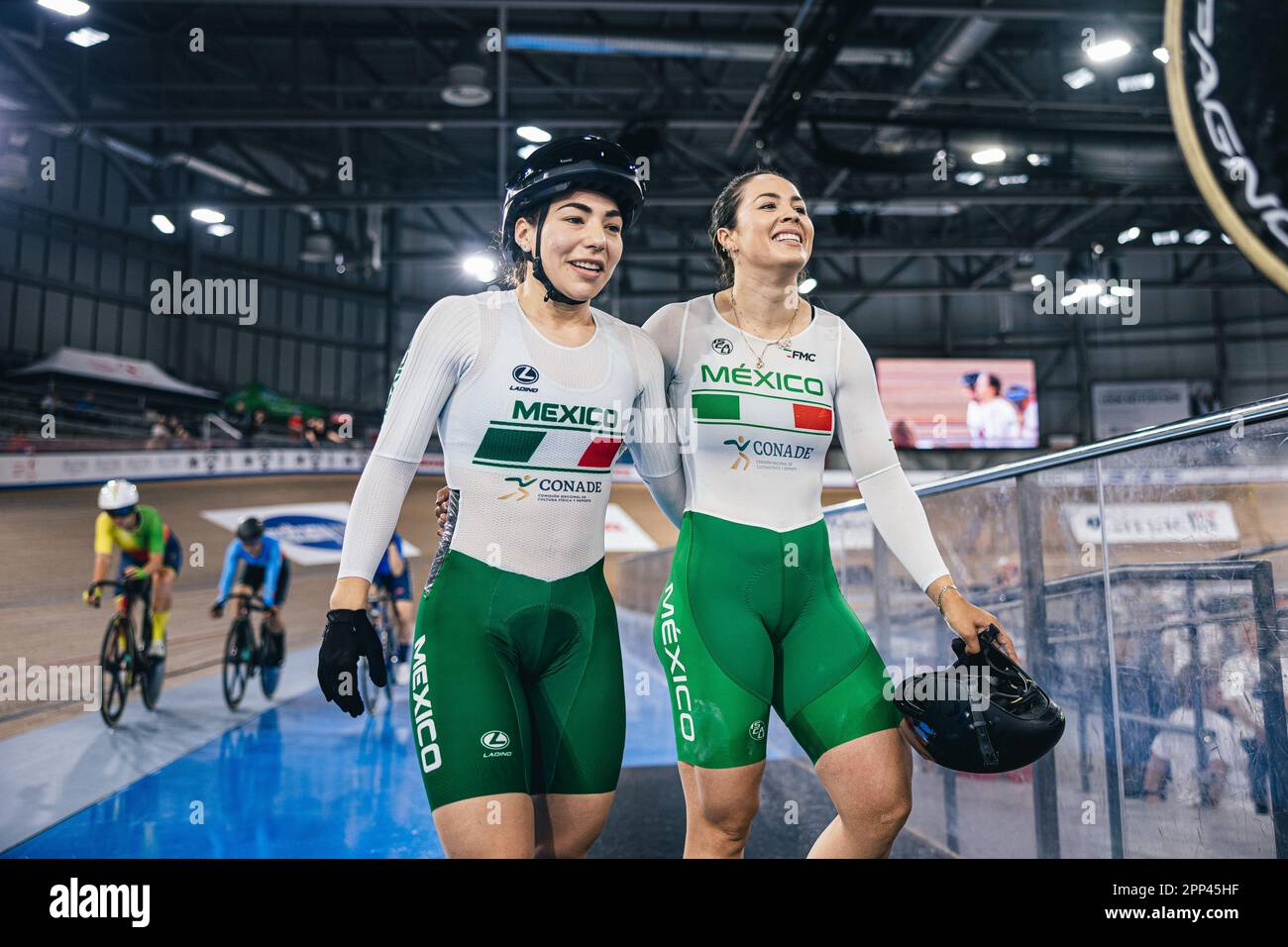 Ontario, Canada. 21st Apr 2023. Foto di Alex Whitehead/SWpix.com - 21/04/2023 - Ciclismo - Tissot UCI Track Nations Cup, Round 3: Milton - Mattamy National Cycling Centre, Ontario, Canada - Women’s Team Sprint Final - Gold: Luz del Messico Daniela Gaxiola Gonzalez, Yuli Verdugo Osuna Credit: SWpix/Alamy Live News Foto Stock