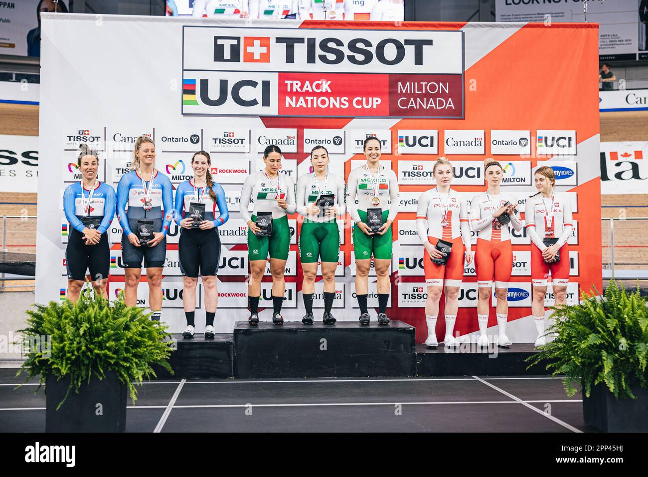 Ontario, Canada. 21st Apr 2023. Foto di Alex Whitehead/SWpix.com - 21/04/2023 - Ciclismo - Tissot UCI Track Nations Cup, Round 3: Milton - Mattamy National Cycling Centre, Ontario, Canada - Women’s Team Sprint Final Podium - Mexico’s Jessica Salazar Valles, Luz Daniela Gaxiola Gonzalez, Yuli Verdugo Osuna. Argento: Il canadese Sarah Orban, Kelsey Mitchell, Lauriane Genest. Bronzo: Marlena Karwacka, Urszula Los, Nikola Sibiak. Credit: SWpix/Alamy Live News Foto Stock