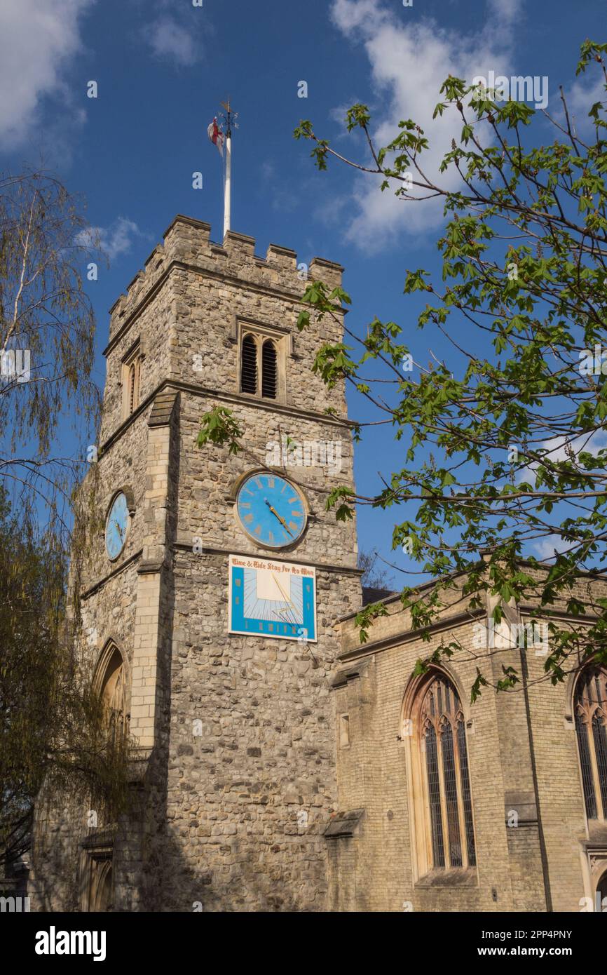 La torre della chiesa, la meridiana e l'orologio di Santa Maria la Vergine Putney, Londra, Inghilterra, Regno Unito Foto Stock