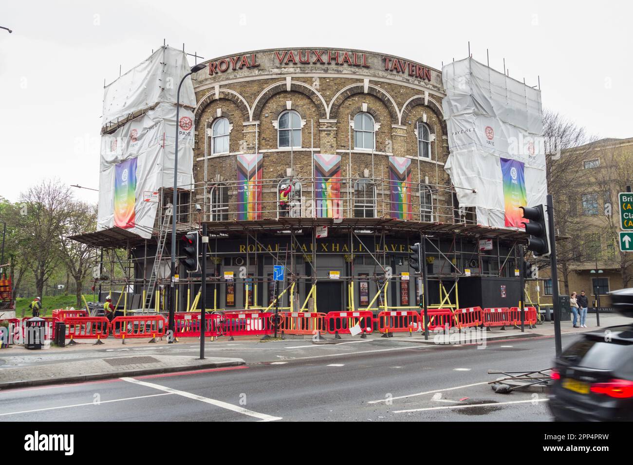 Impalcatura eretta intorno all'esterno dell'iconico pub LBGTQ The Royal Vauxhall Tavern a Lambeth, Londra, SE1, Inghilterra, Regno Unito Foto Stock