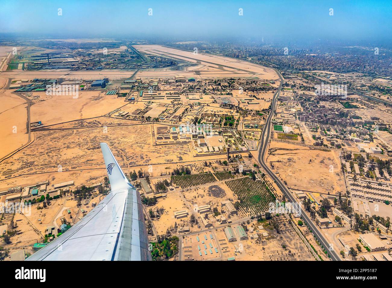 Vista aerea, aeroporto di Luxor e sobborghi, Egitto Foto Stock