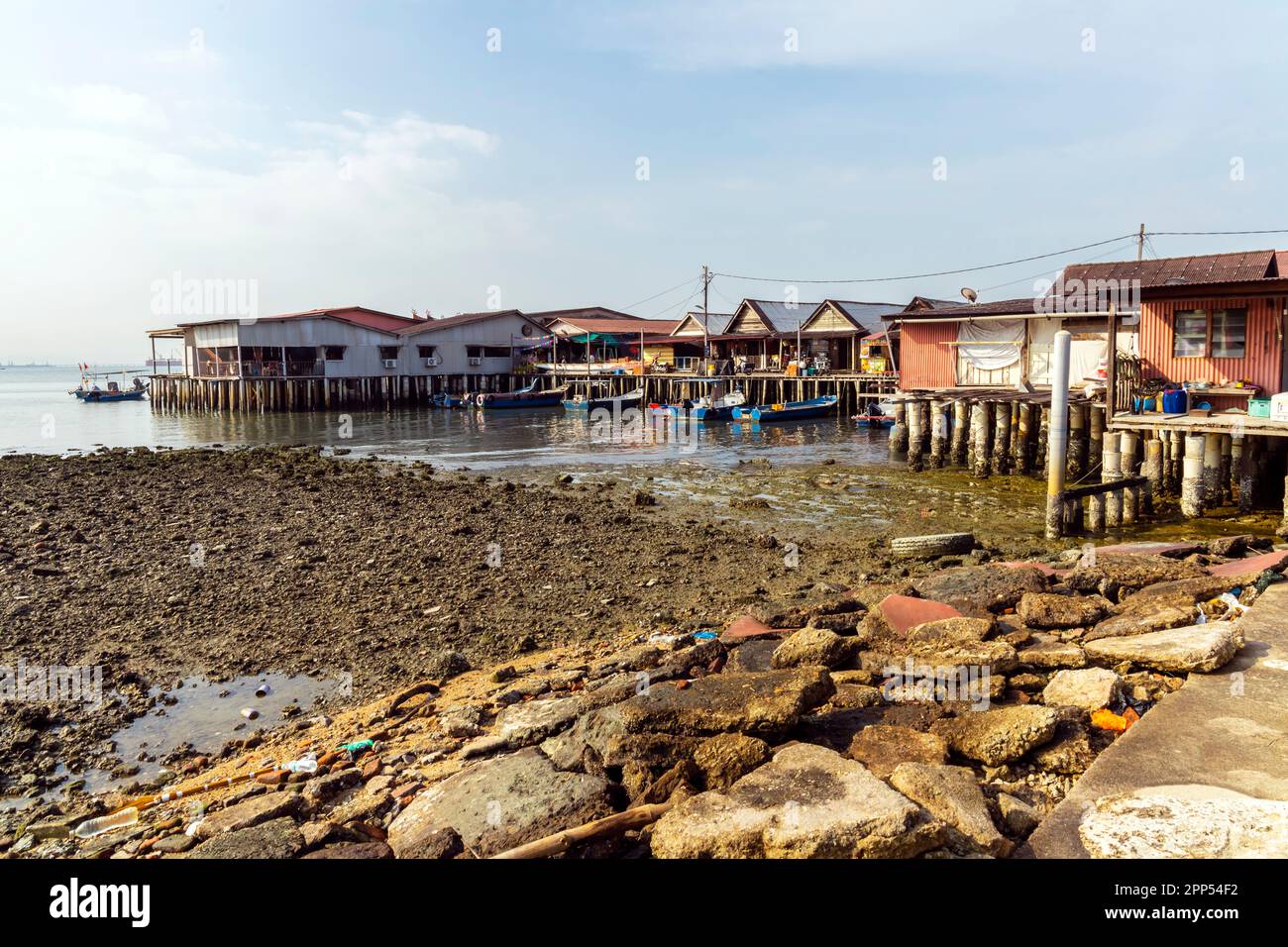 Vista del villaggio galleggiante di Penang. George Town, Penang Island, Malesia, Sud-est asiatico. Foto Stock