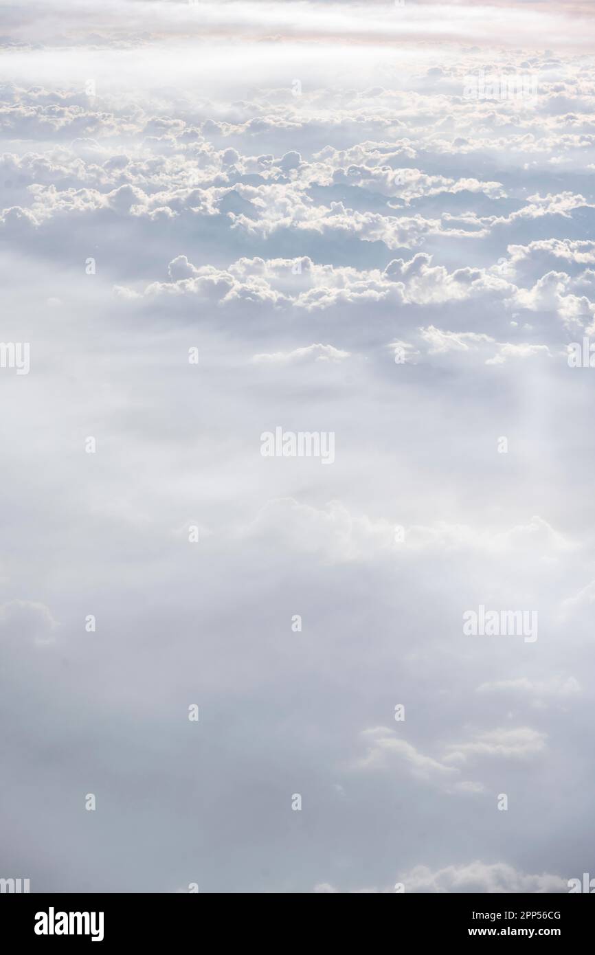 Guardando sopra le nuvole, il tempo, la meteorologia Foto Stock