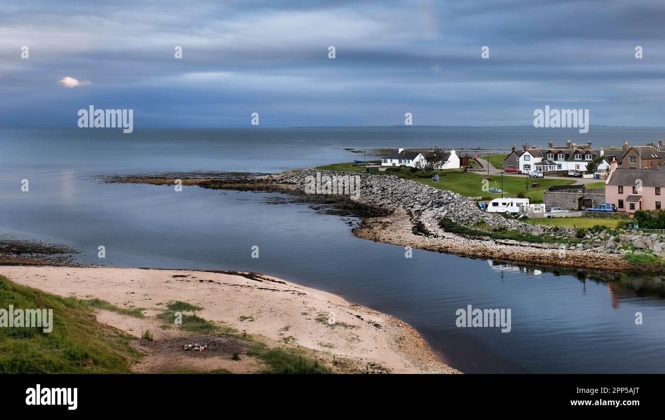 L'estuario del fiume Brora con mari calmi Foto Stock