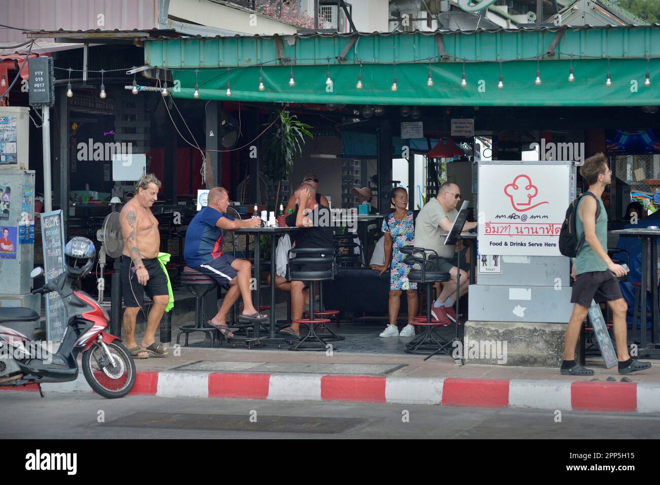 Gli stranieri Bar Beach Road Pattaya Thailandia Foto Stock