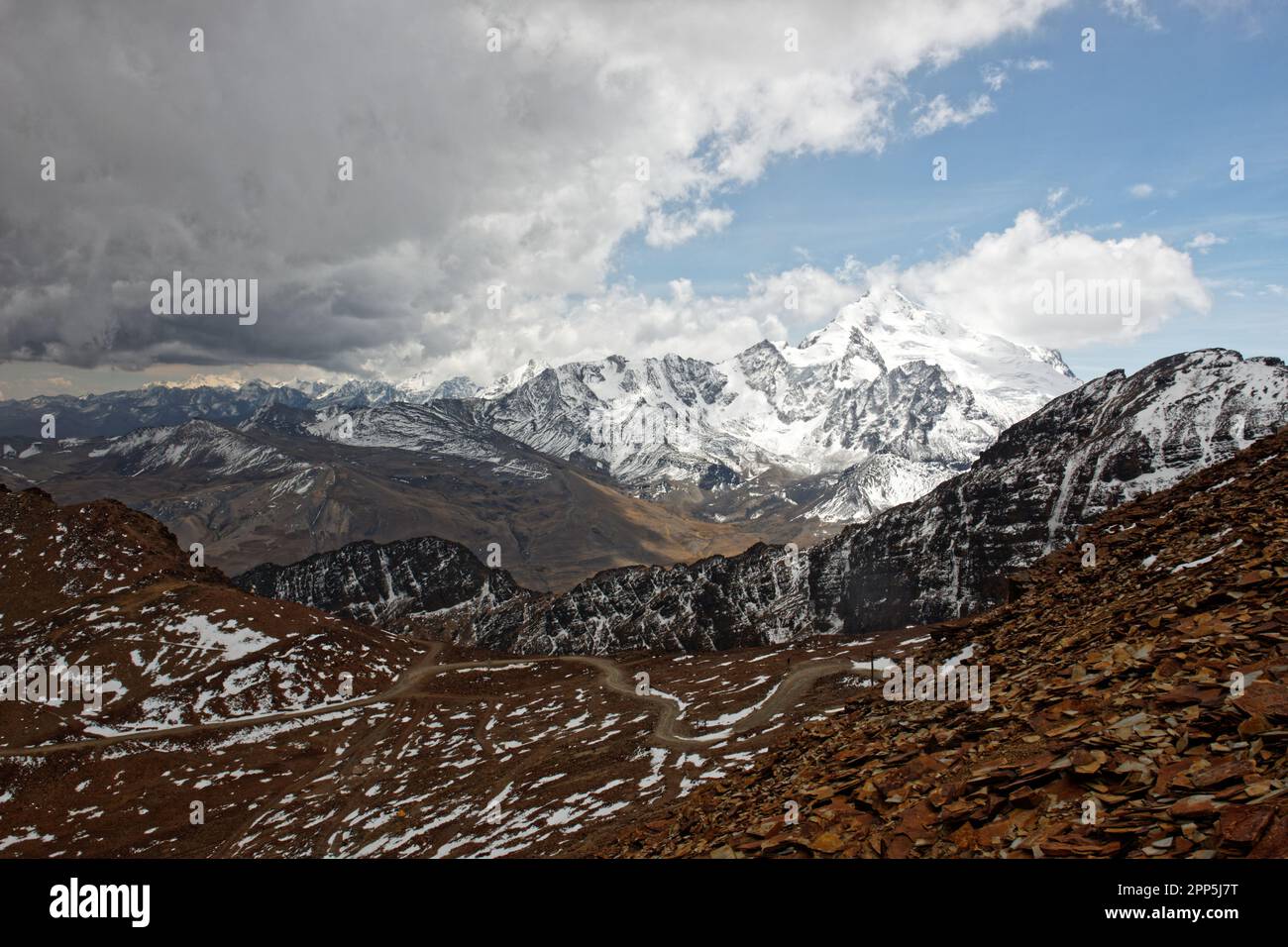 Vista panoramica vicino alla cima di Chacaltaya, la Paz dipartimento, Bolivia Foto Stock