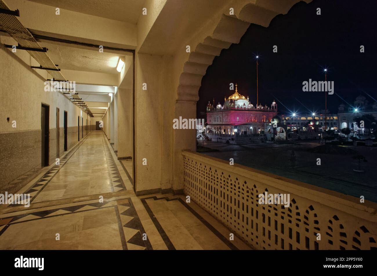 12 21 2010 Gurudwara, da casa di riposo per i devoti di Sachkhand Gurudwara Sahib, Naged, Maharashtra, India, Asia Foto Stock