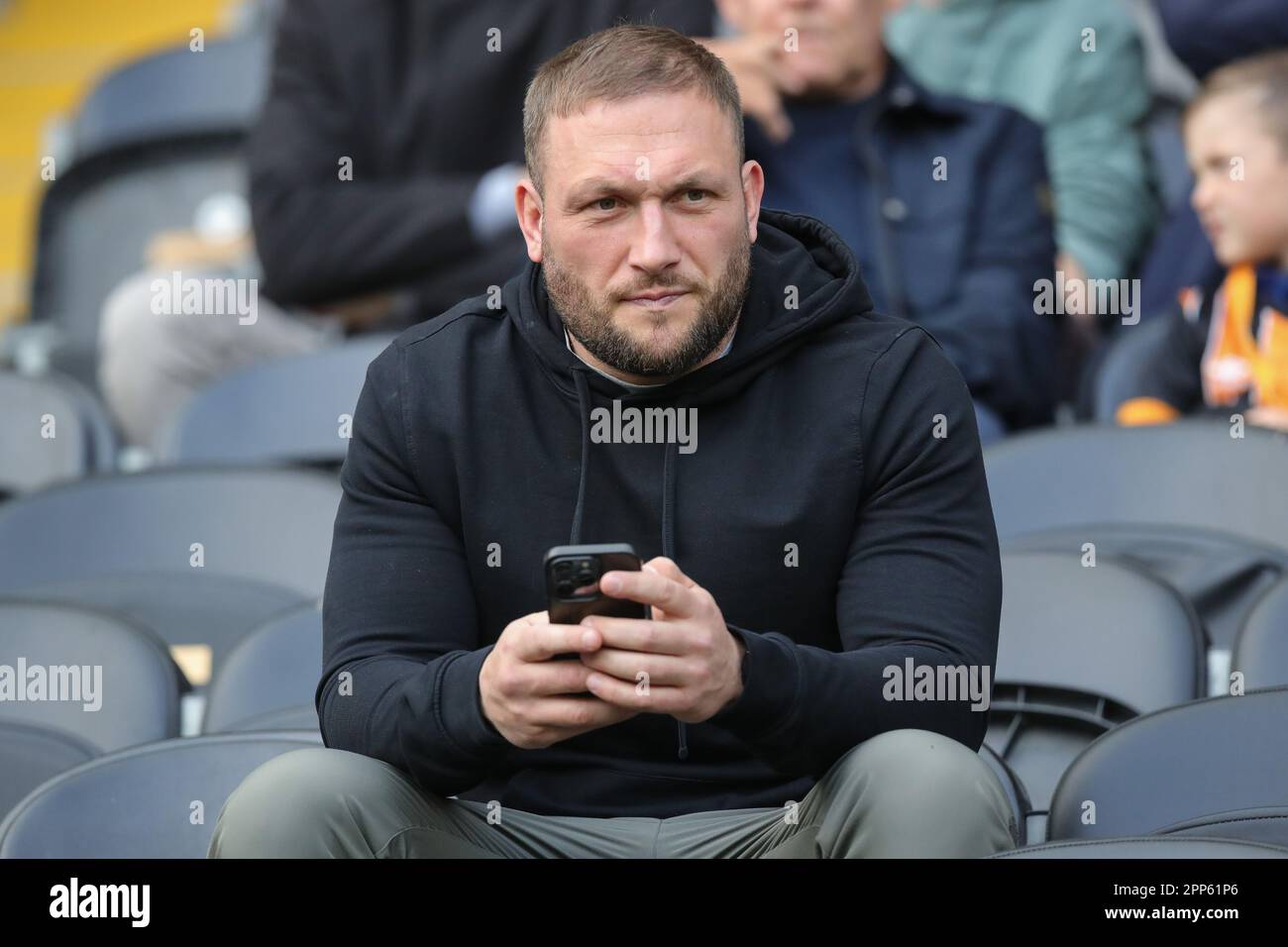 Hull, Regno Unito. 22nd Apr, 2023. Hull FC rugby giocatore di campionato è in presenza di oggi Sky Bet Championship match Hull City vs Watford al MKM Stadium, Hull, Regno Unito, 22nd aprile 2023 (Photo by James Heaton/News Images) a Hull, Regno Unito il 4/22/2023. (Foto di James Heaton/News Images/Sipa USA) Credit: Sipa USA/Alamy Live News Foto Stock