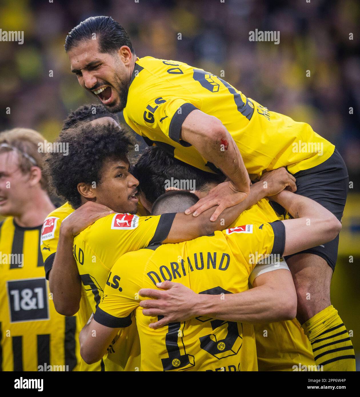 Dortmund, Germania. 22nd Apr, 2023. Torjubel: Karim Adeyemi (BVB), Emre Can (BVB), Raphael Guerreiro (BVB), Mats Hummels (BVB) Borussia Dortmund - Eintracht Frankfurt 22.04.2023 Credit: Moritz Muller/Alamy Live News Foto Stock