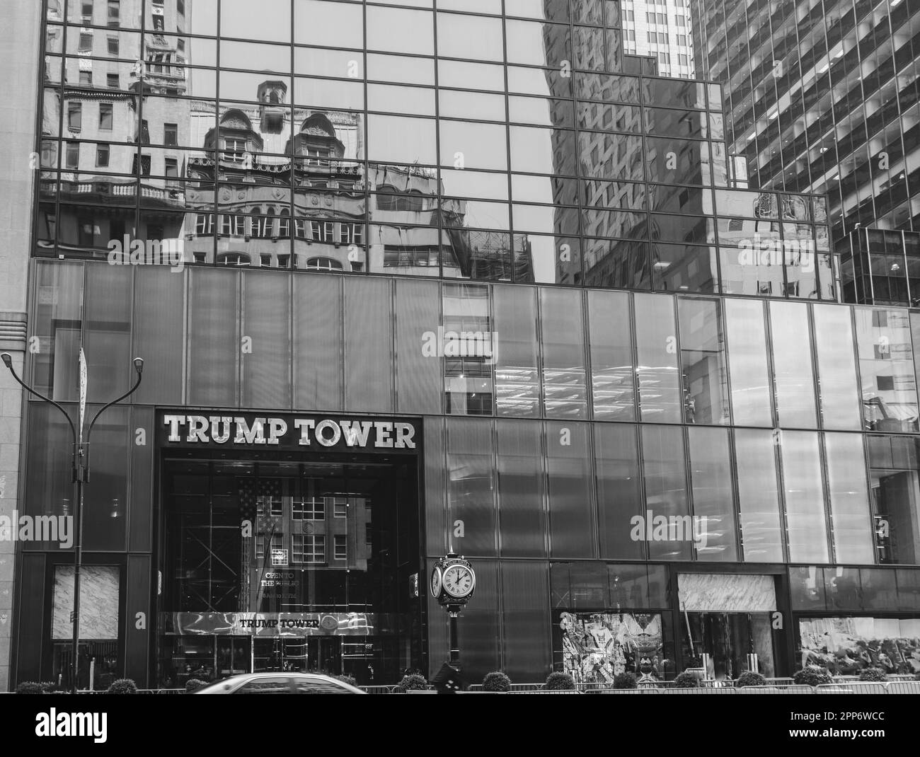 La Trump Tower a New York City in bianco e nero Foto Stock