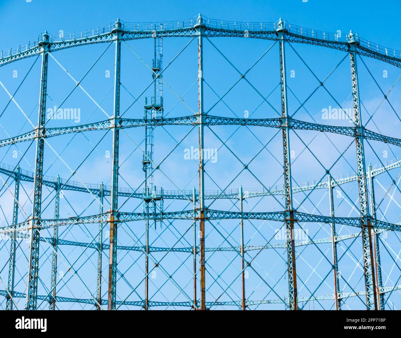 Titolare di gas Granton contro il cielo blu, Edimburgo, Scozia, Regno Unito Foto Stock