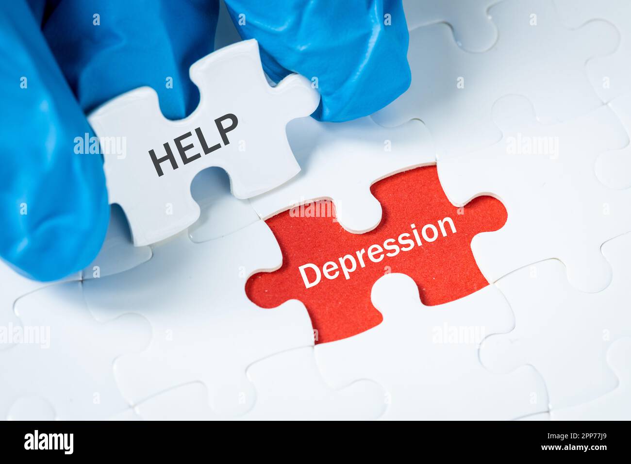 Testo Aiuto e depressione sul puzzle, concetto, sintomi della depressione, limitazione delle attività di vita, disturbi del funzionamento quotidiano, Aiuto e suppo Foto Stock