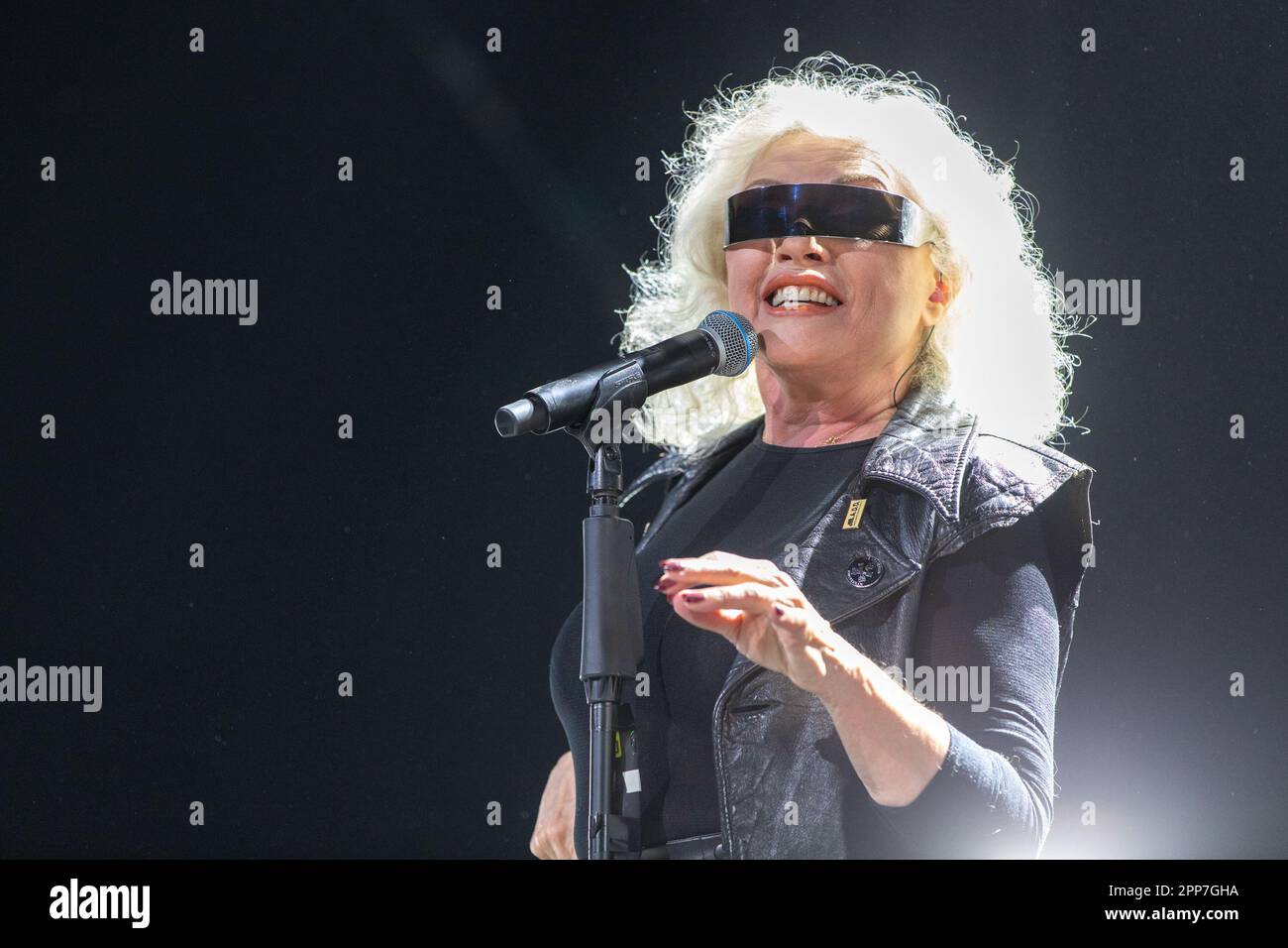 Indio, Stati Uniti. 21st Apr, 2023. Blondie (Debbie Harry) durante il Coachella Music Festival all'Empire Polo Club il 21 aprile 2023, a Indio, California (Photo by Daniel DeSlover/Sipa USA) Credit: Sipa USA/Alamy Live News Foto Stock