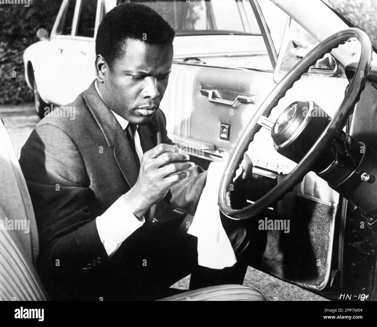 SIDNEY POITIER come detective Virgil Tibbs in NEL CALORE DELLA NOTTE 1967 regista NORMAN JEWISON romanzo John Ball sceneggiatura Stirling Silliphant musica Quincy Jones The Mirisch Corporation / United Artists Foto Stock