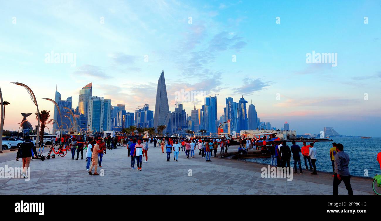 EID al fitr 2023 celebrazioni e fuochi d'artificio a Doha Corniche 22-04-2023 Doha Qatar Foto Stock