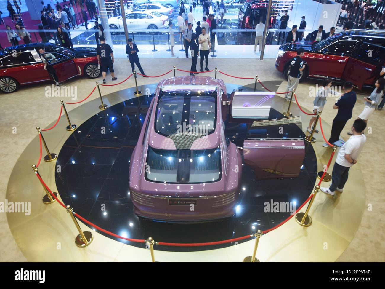 SHANGHAI, CINA - 18 APRILE 2023 - la concept car Hongqi e-LS viene vista al Shanghai Auto Show di Shanghai, Cina, 18 aprile 2023. Hongqi e-LS conce Foto Stock