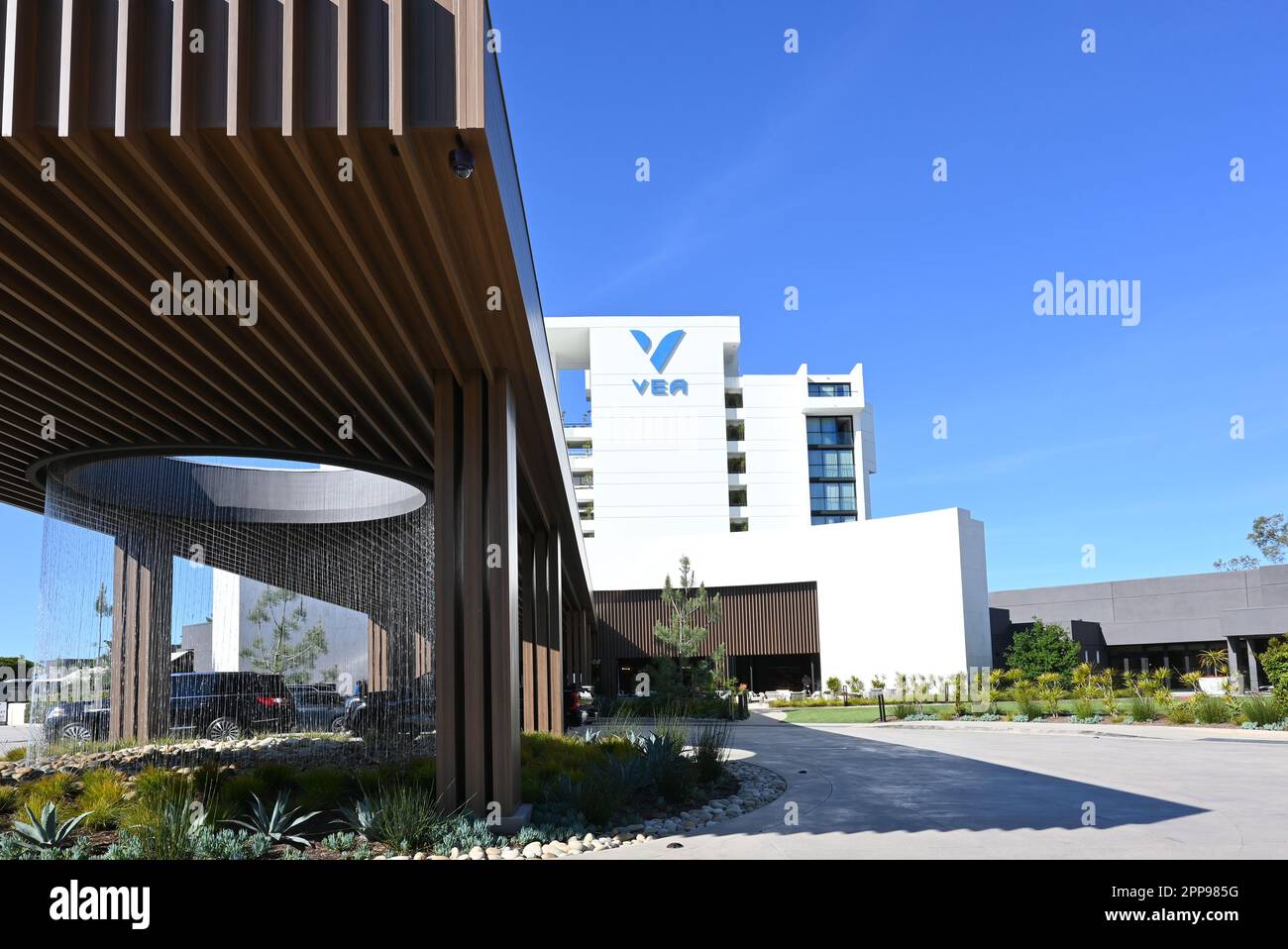 NEWPORT BEACH, CALIFORNIA - 22 Apr 2023: Oculus at VEA Newport Beach, Un Marriott Resort and Spa, in Newport Center adiacente a Fashion Island Foto Stock