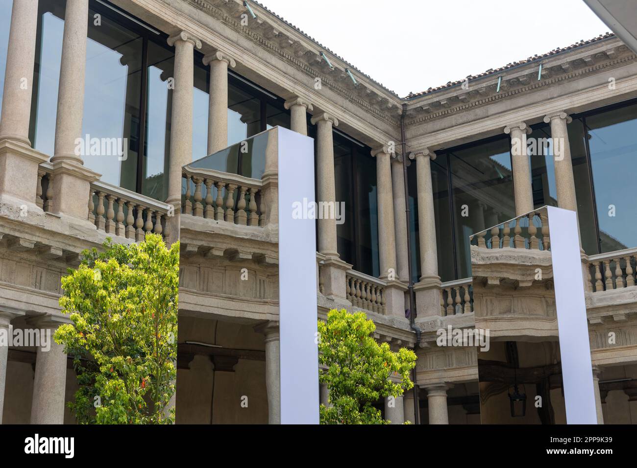 Milano, Italia - aprile 22 2023 -Fuorisalone Milano design week - Audi 'House of Progress' Credit: Kines Milano/Alamy Live News Foto Stock