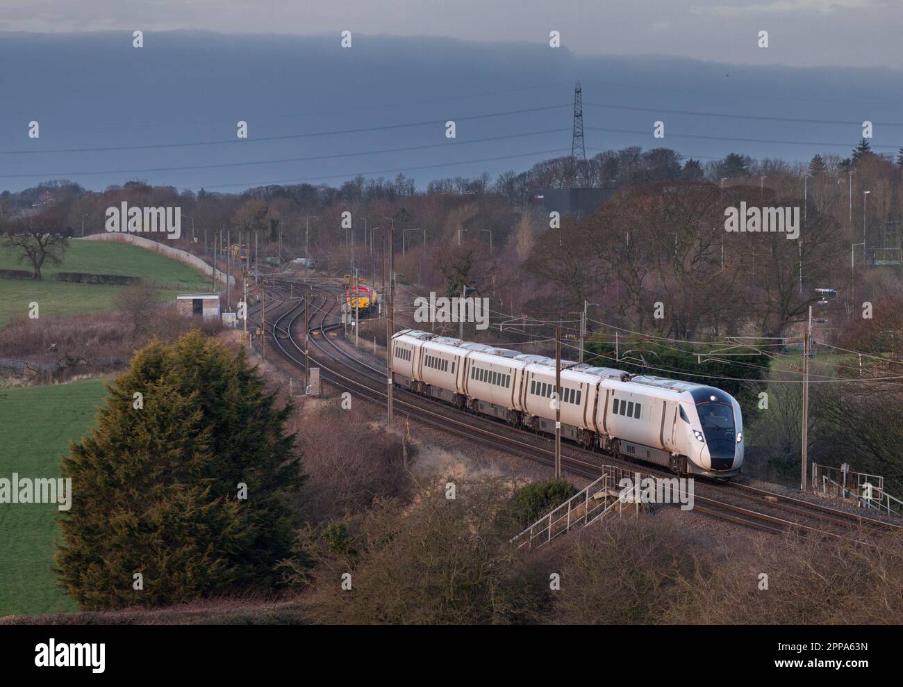 Nuovo Hitachi classe 805 bi-mode treno 805001 per Avanti West Coast facendo il suo primo test di linea principale sulla costa occidentale in Lancashire Foto Stock