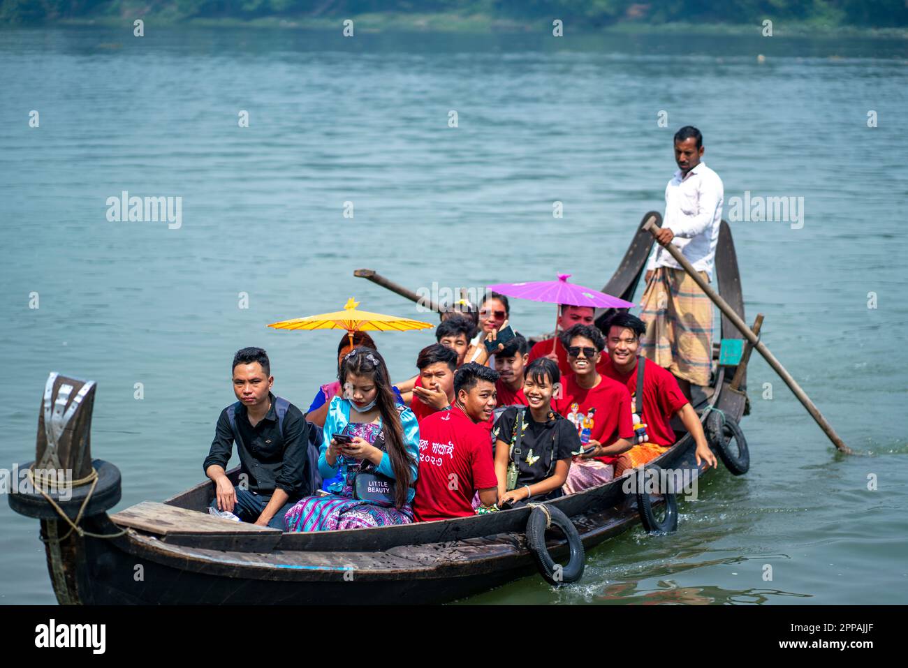 Festival dell'acqua tradizionale (Sangrai) a Chittagong Hill Tracts, Bangladesh Foto Stock