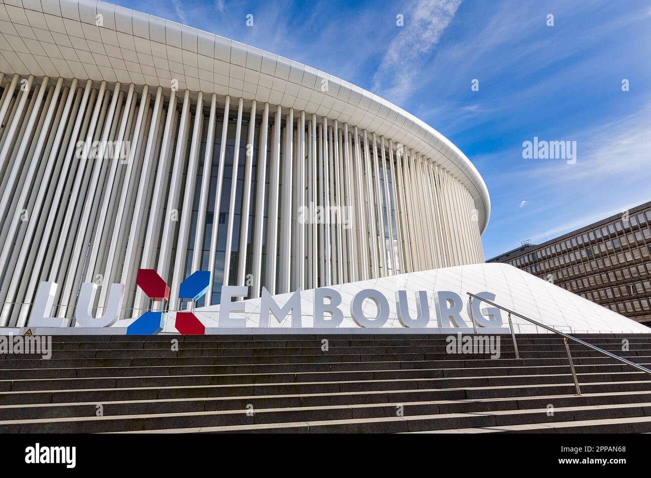 Philharmonie Lussemburgo con lettere, marchio nazionale, marketing, architetto Christian de Portzamparc, architettura moderna, Place de l'Europe Foto Stock