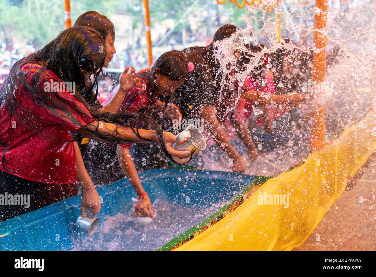 Festival dell'acqua tradizionale (Sangrai) a Chittagong Hill Tracts, Bangladesh Foto Stock