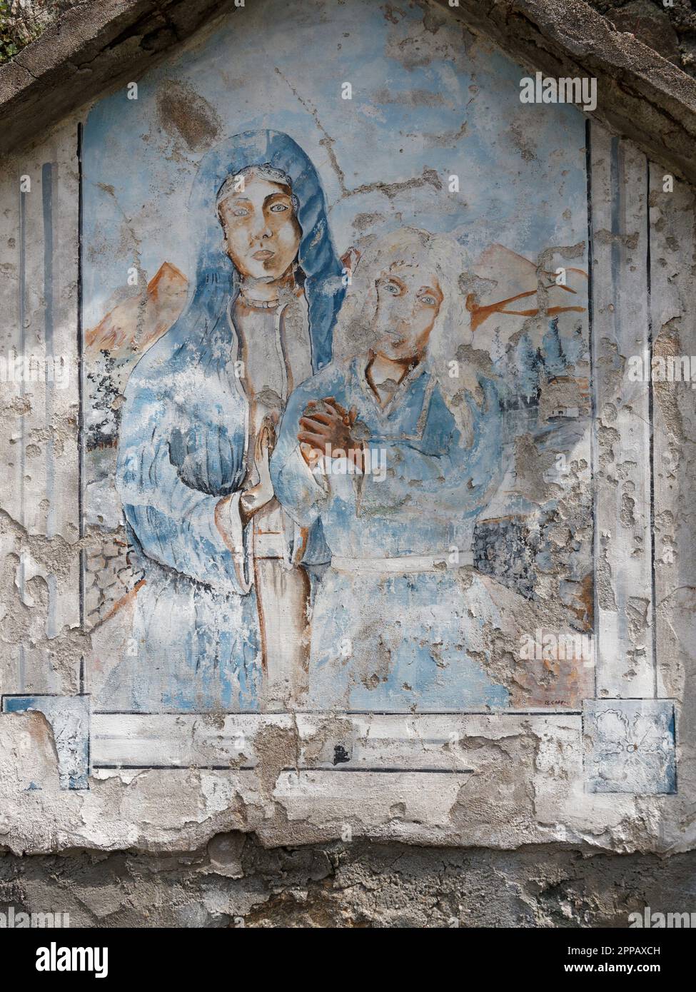 Storico dipinto murale sbiadito nella città di Pont-Saint-Martin, Valle d'Aosta, NW Italia Foto Stock