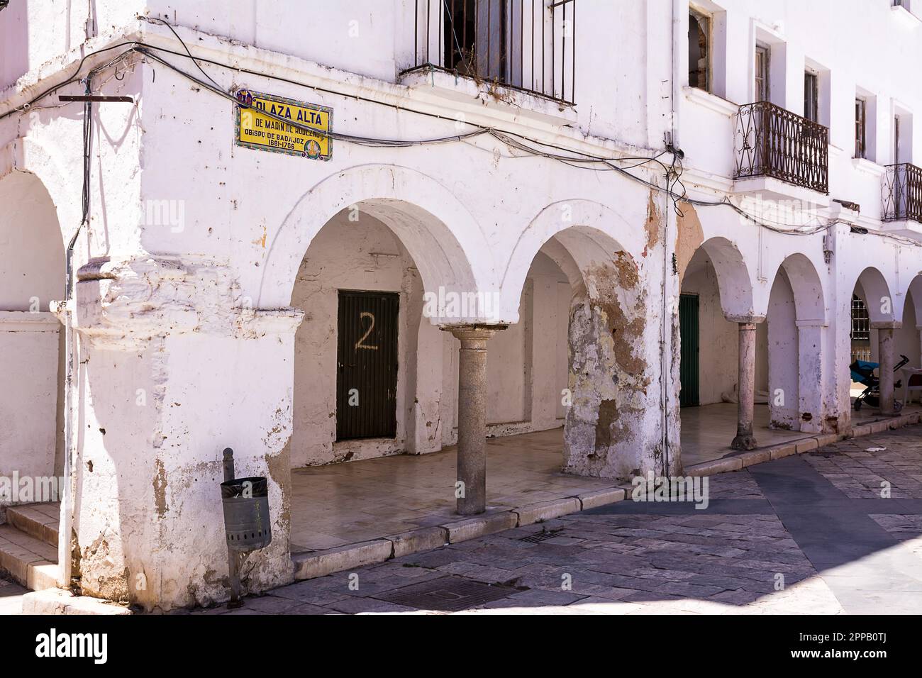 Facciata delle case Mudejar in Plaza alta a Badajoz (Spagna) Foto Stock