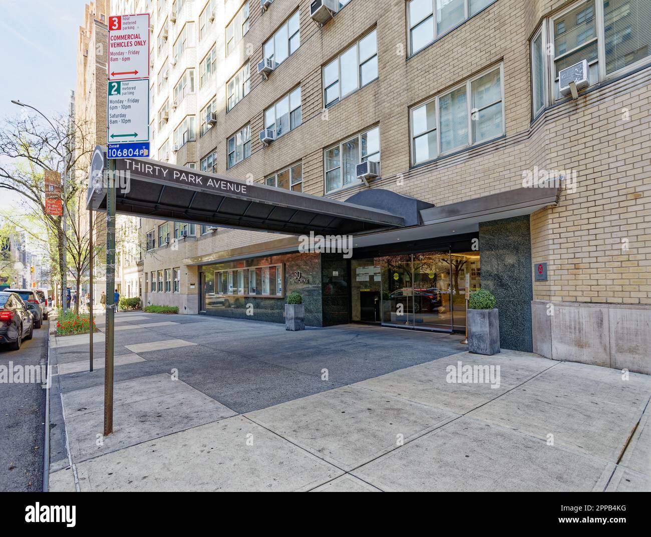 Il 30 Park Avenue è un edificio residenziale progettato da Emery Roth & Sons, situato nella East 36th Street, nella Murray Hill di Manhattan. Foto Stock
