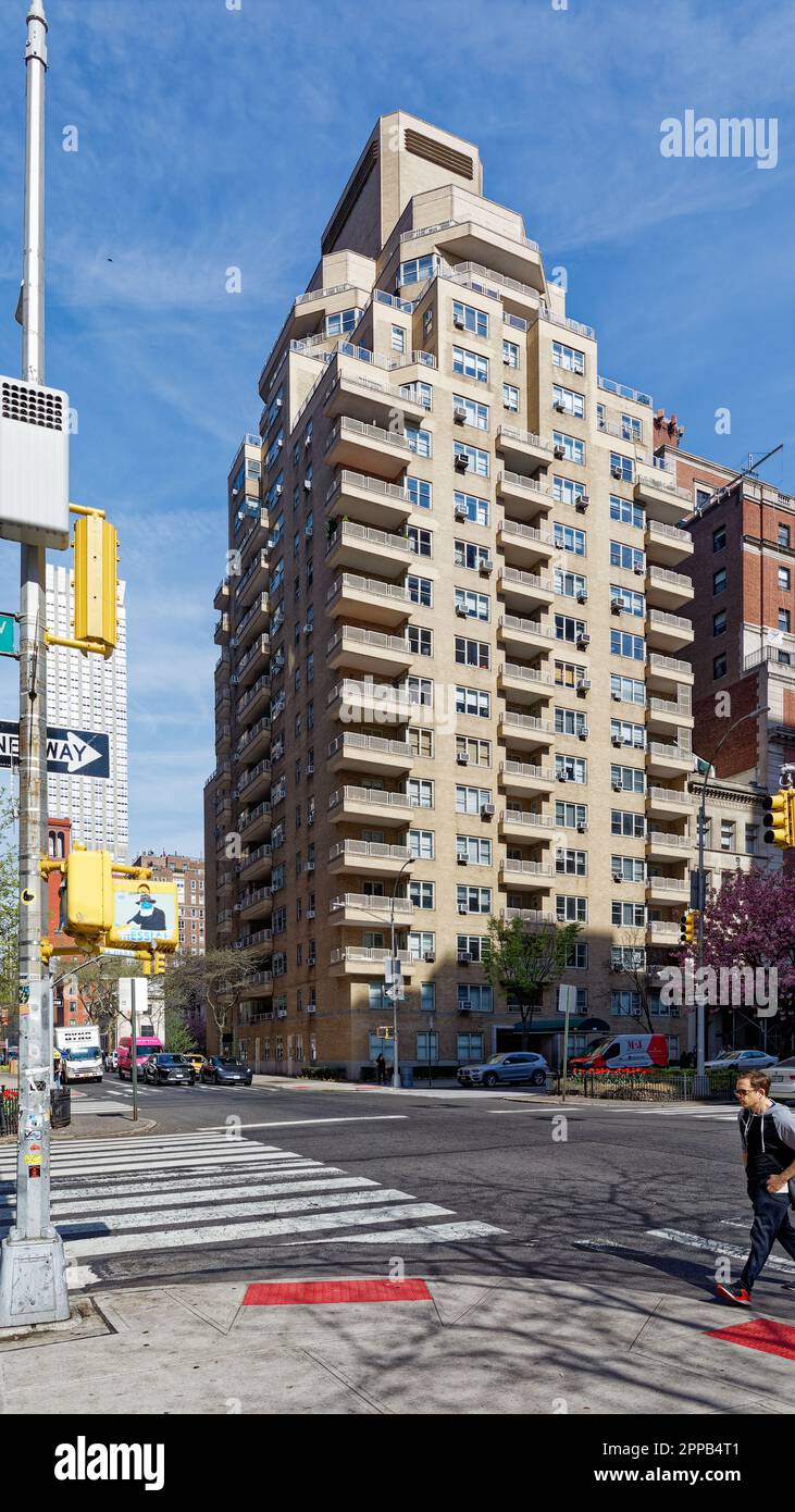 Il 40 Park Avenue è un alto edificio residenziale progettato da Emery Roth, dotato di balconi, situato nella East 36th Street, nella Murray Hill di Manhattan. Foto Stock