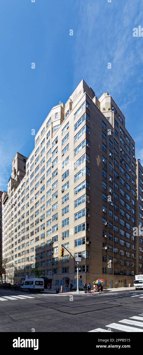 Il 30 Park Avenue è un edificio residenziale progettato da Emery Roth & Sons, situato nella East 36th Street, nella Murray Hill di Manhattan. Foto Stock