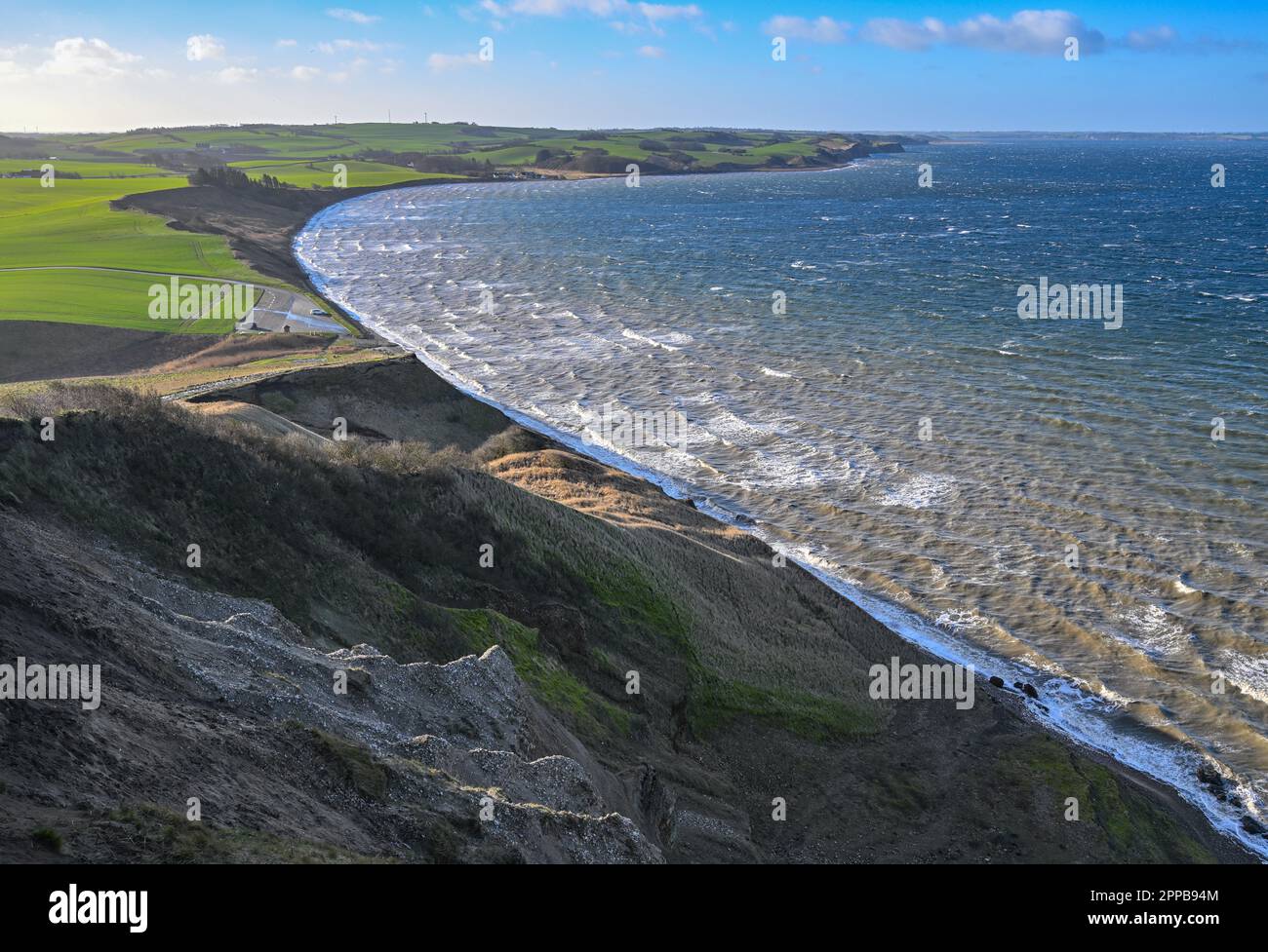 Flade, Danimarca. 30th Jan, 2023. Vista dalla scogliera Hanklit sul lato nord-est dell'isola di Morsö. Hanklit sorge a circa 61 metri sopra il Limfjord. Credit: Patrick Pleul/dpa/Alamy Live News Foto Stock