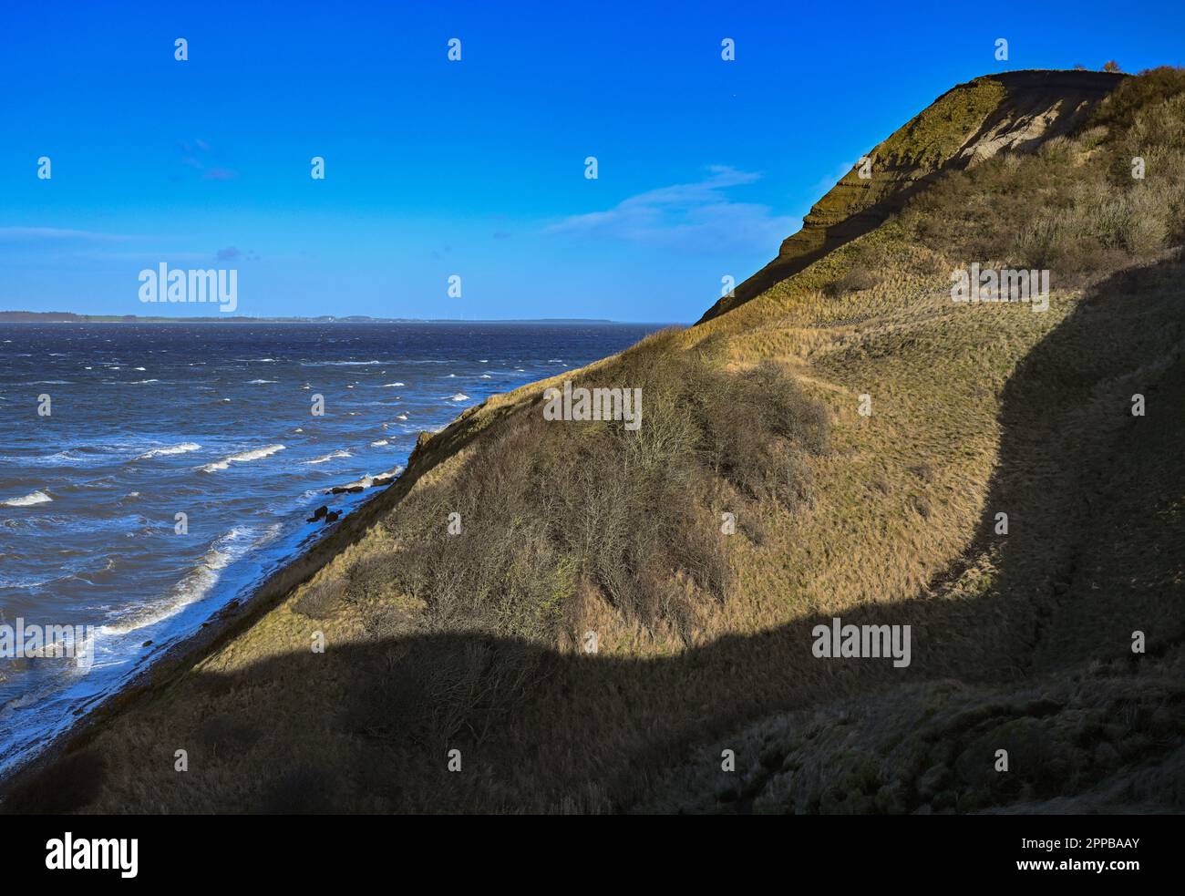 Flade, Danimarca. 30th Jan, 2023. Vista dalla scogliera Hanklit sul lato nord-est dell'isola di Morsö. Hanklit sorge a circa 61 metri sopra il Limfjord. Credit: Patrick Pleul/dpa/Alamy Live News Foto Stock