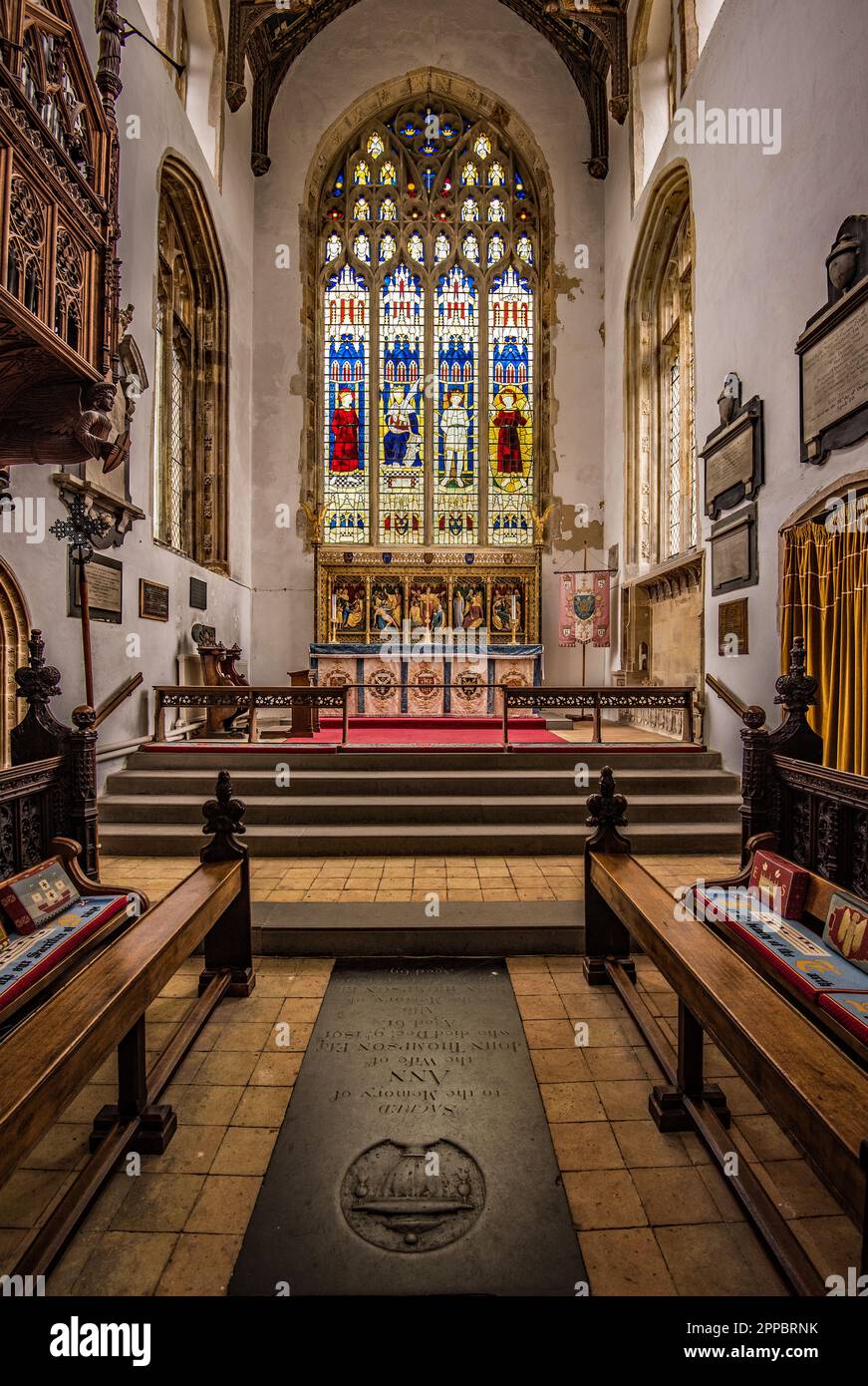 Le finestre a est, vetrate (sopra l'altare) al grado 1 elencati chiesa parrocchiale di Southwold che è dedicata a St Edmund. Foto Stock