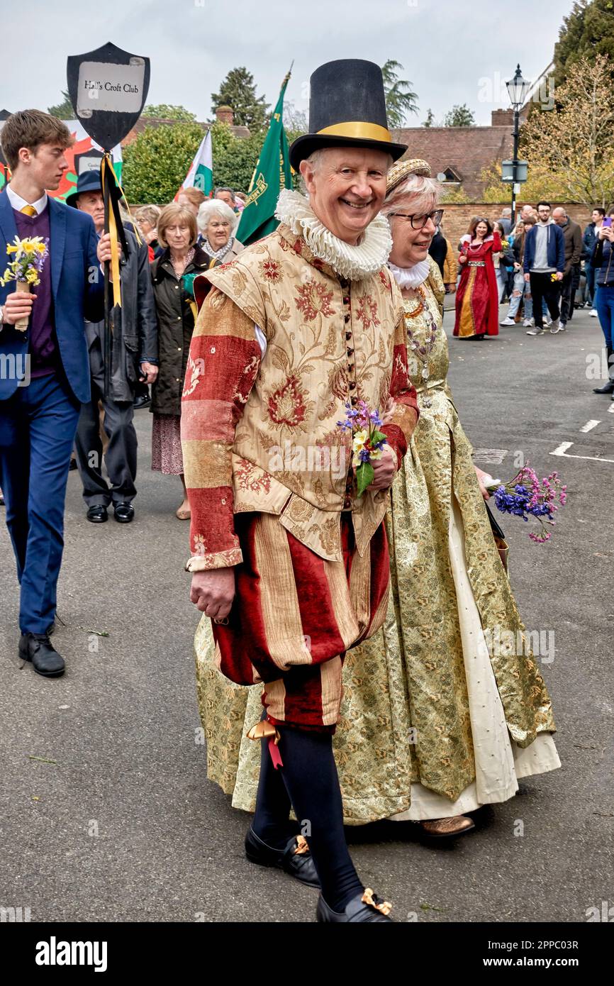 William Shakespeare festeggiamenti di compleanno con la gente del posto vestita in costume elisabettiano. Stratford Upon Avon, Inghilterra, Regno Unito. Foto Stock