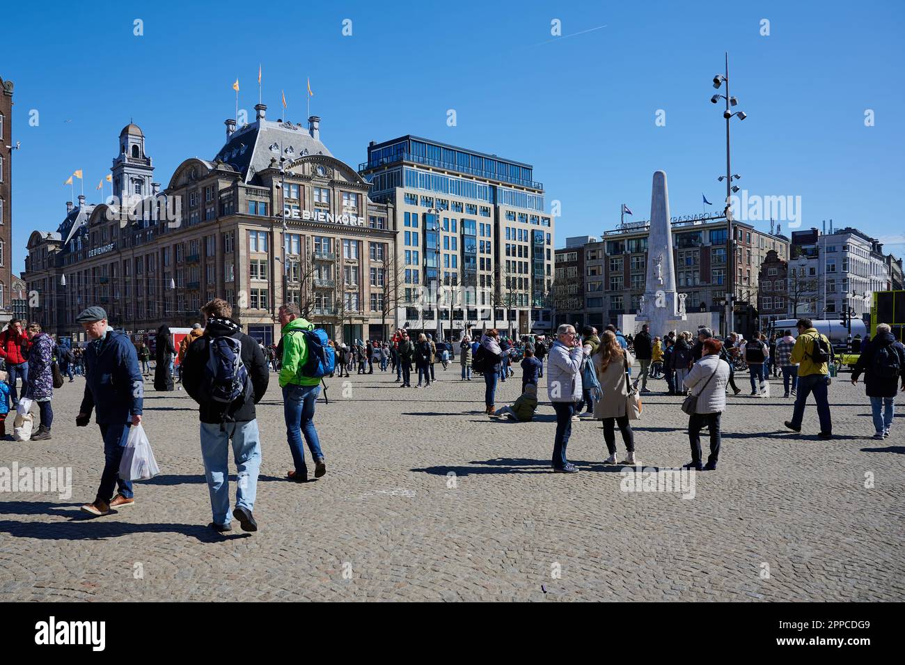 Amsterdam, Nethterlands, 04 aprile 2023. Persone in Piazza Dam di Amsterdam Foto Stock