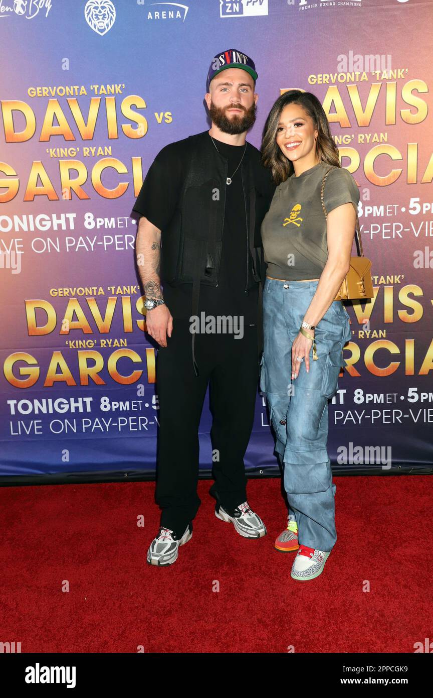 Las Vegas, Stati Uniti. 22nd Apr, 2023. Caleb Plant, Jordan Plan a Gervonta Davis vs Ryan Garcia Fight red carpet alla TMobile Arena di Las vegas, NV il 22 aprile 2023 Credit: ENT/Alamy Live News Credit: ENT/Alamy Live News Foto Stock